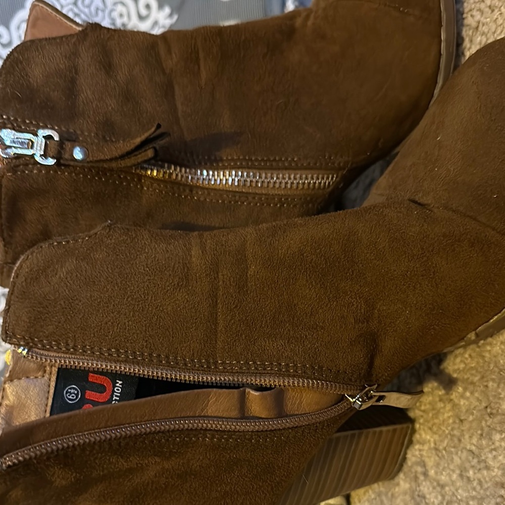 Chic Brown Heeled Boots with Suede Finish